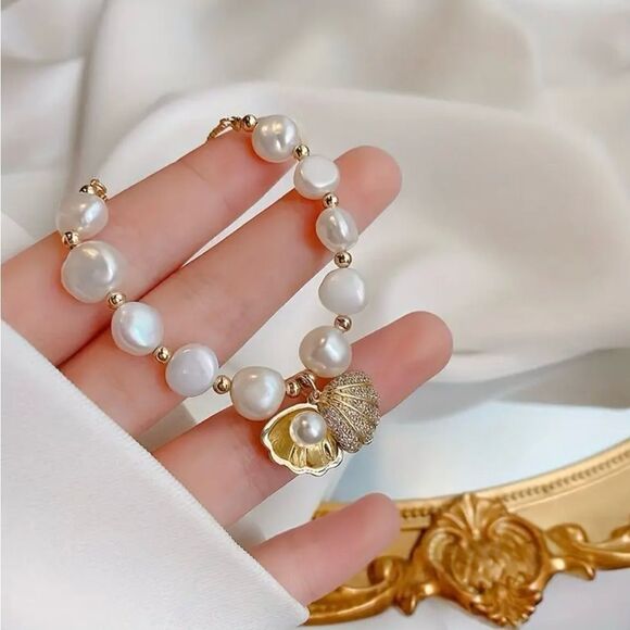 Genuine Freshwater Pearl Openable Shell Rhinestone Adjustable Bracelet - Picture 3 of 5